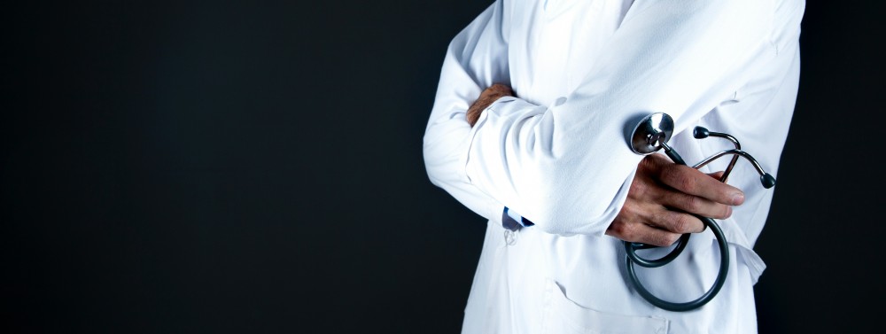 Médecin neurologue avec son stéthoscope