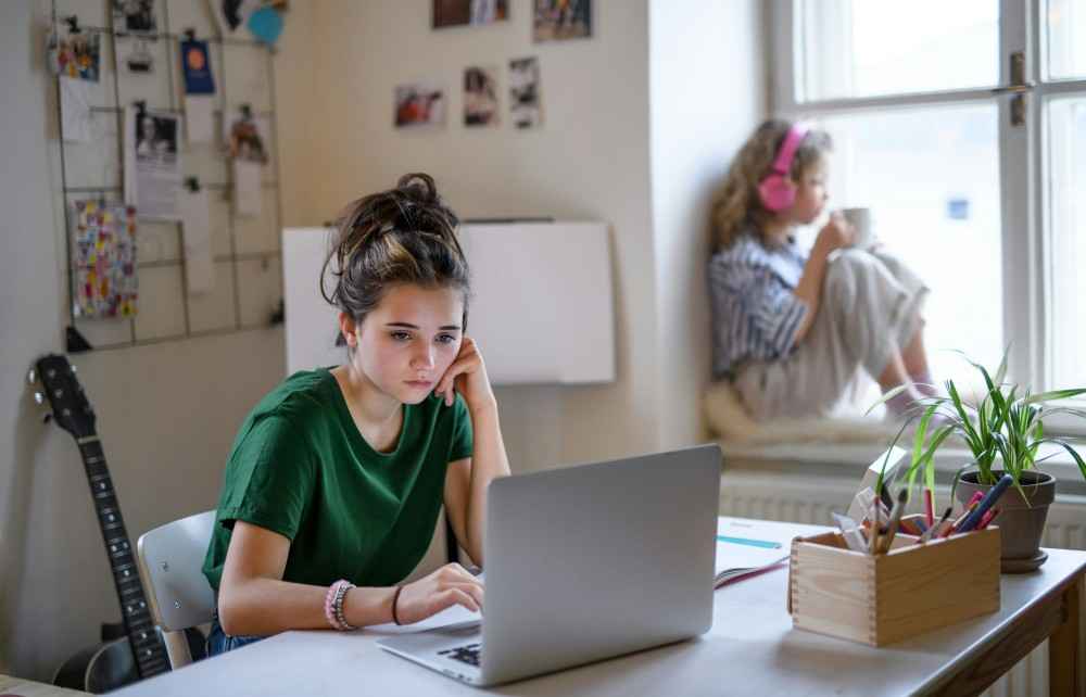 Adolescente avec fibromyalgie handicap invisible