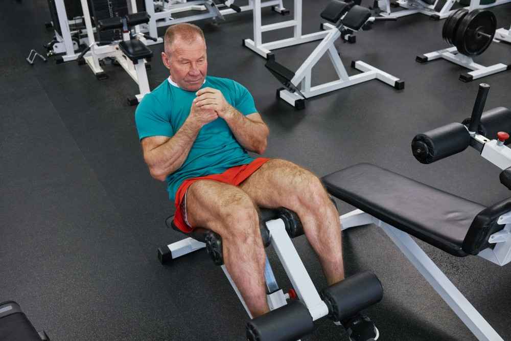 Séance de musculation pour un homme ayant une SEP