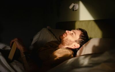 Paralysie du sommeil : Causes, symptômes, hallucinations et comment l’éviter